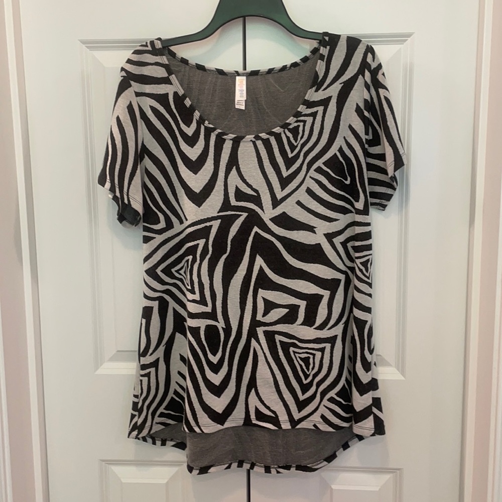 LulaRoe classic tee size large